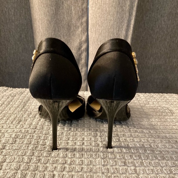 RENE CAOVILLA Crystal & Black Silk Pumps Size 38EU..
7.5 U.S. Fantastic Sexy - Picture 3 of 8